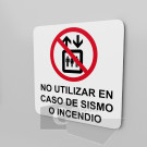 15x15cm / no utilizar en caso de sismo o incendio / Señal / letrero / protección civil / fondo blanco